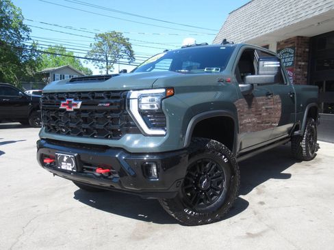 Used 2025 Chevrolet Silverado 2500 ZR2 w/ Technology Package AWD/4WD image 51
