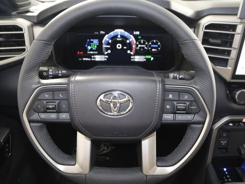 Used 2025 Toyota Tundra Limited AWD/4WD image 35