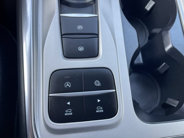 Used 2024 Ford Explorer XLT w/ Equipment Group 202A RWD image 17