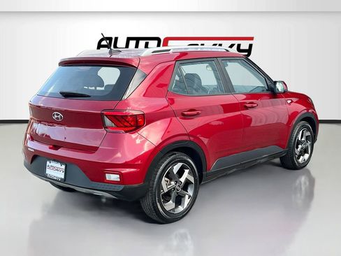 Used 2023 Hyundai Venue Limited w/ Cargo Package FWD image 7