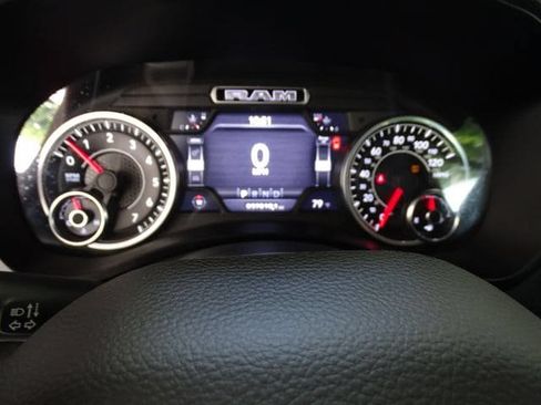 Used 2019 RAM 1500 Laramie AWD/4WD image 17