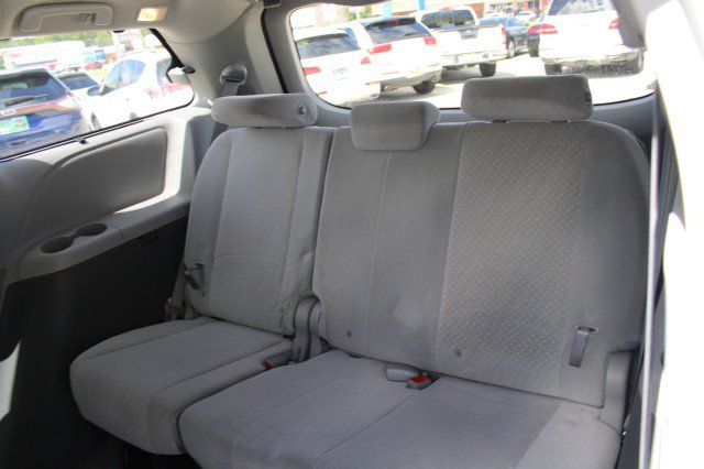 Used 2018 Toyota Sienna LE FWD image 21