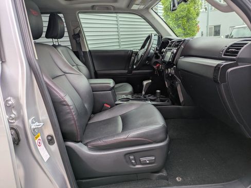 Used 2018 Toyota 4Runner TRD Off-Road Premium AWD/4WD image 28
