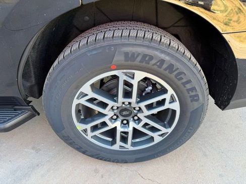 New 2025 Ford Expedition Active image 5