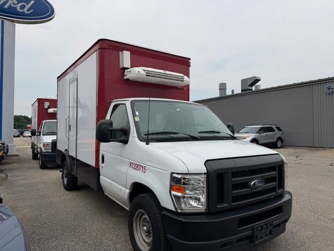 Used 2024 Ford E-350 and Econoline 350 Super Duty w/ Power Windows & Locks Group RWD image 2