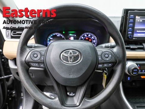 Used 2022 Toyota RAV4 LE image 10