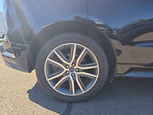 Used 2019 Ford Edge Titanium w/ Equipment Group 301A AWD/4WD image 11