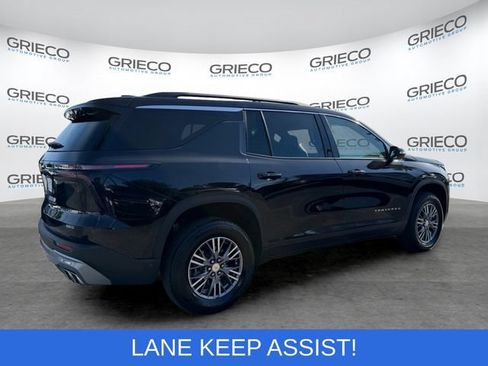 Used 2025 Chevrolet Traverse LT FWD image 7