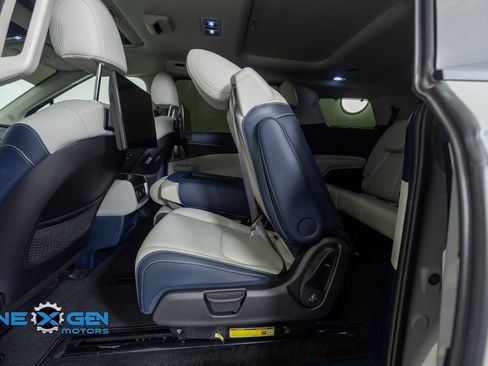 Used 2025 Kia Carnival SX Prestige FWD image 27