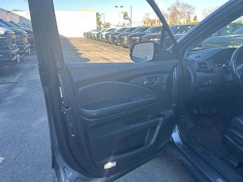 Used 2016 Honda Pilot Touring image 18
