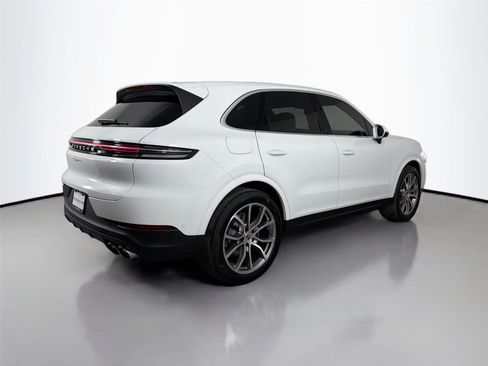 Used 2026 Porsche Cayenne E-Hybrid AWD/4WD image 7