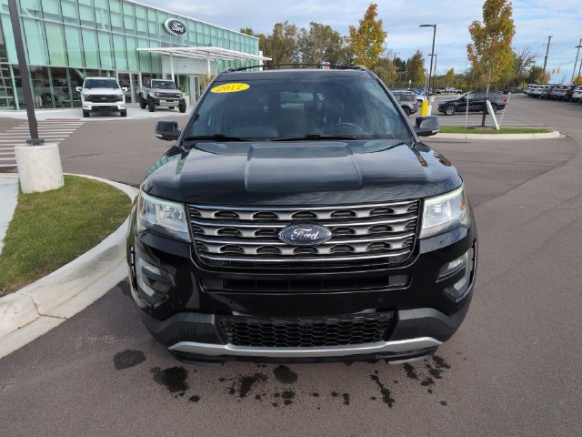 Used 2017 Ford Explorer XLT w/ Equipment Group 202A AWD/4WD image 8