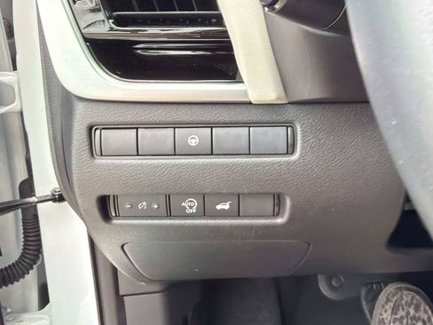 Used 2024 Nissan Rogue SL FWD image 27