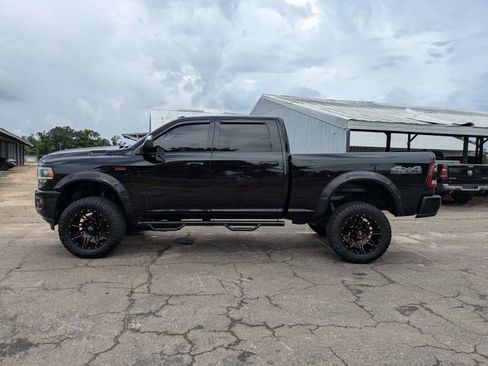 Used 2019 RAM 2500 Laramie w/ Black Appearance Package AWD/4WD image 7