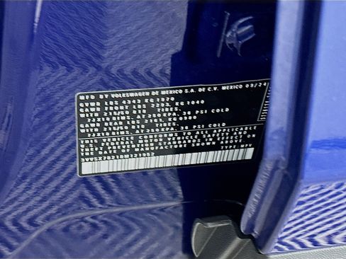 Used 2024 Volkswagen Taos SE image 12