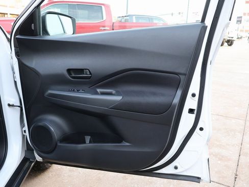 Used 2022 Nissan Kicks S image 10