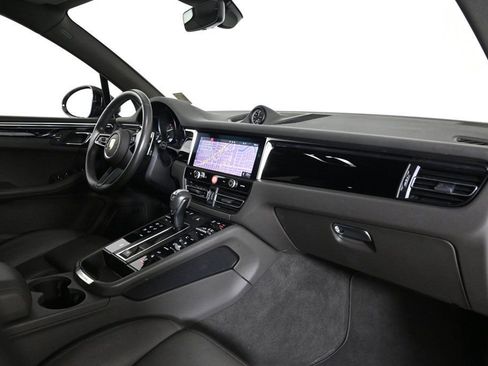 Certified 2024 Porsche Macan Base image 17