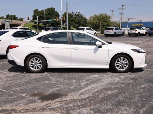 Used 2025 Toyota Camry LE w/ Convenience Package FWD image 5