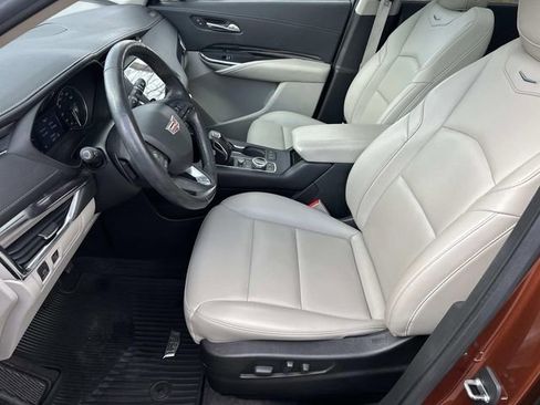 Used 2019 Cadillac XT4 Luxury w/ Cold Weather Package AWD/4WD image 19