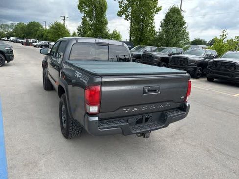 Used 2017 Toyota Tacoma TRD Off-Road w/ Premium & Technology Package AWD/4WD image 18