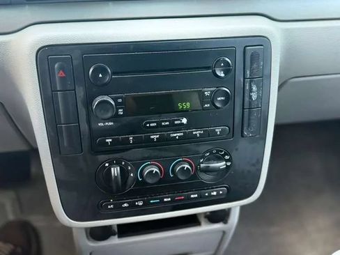 Used 2006 Ford Freestar SE FWD image 21