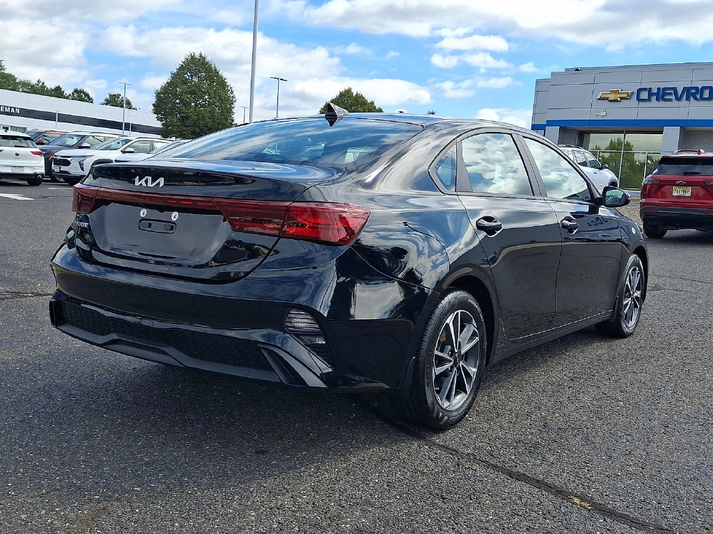 Used 2024 Kia Forte LXS w/ LXS Technology Package FWD image 9