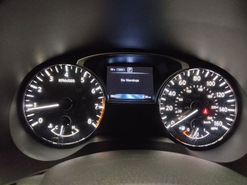 Used 2016 Nissan Pathfinder SV AWD/4WD image 23
