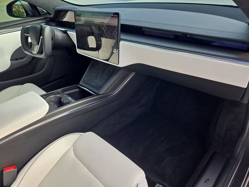 Used 2022 Tesla Model S Plaid image 32