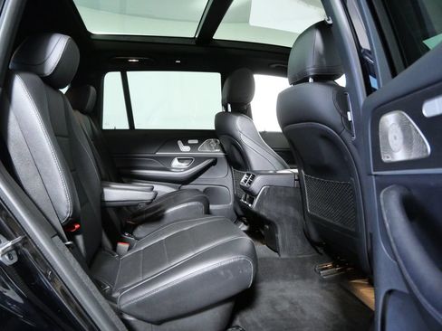 Used 2021 Mercedes-Benz GLS 450 4MATIC image 11