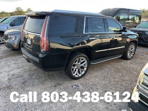 Used 2020 Cadillac Escalade Luxury image 2