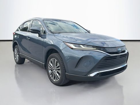 Used 2022 Toyota Venza XLE image 7