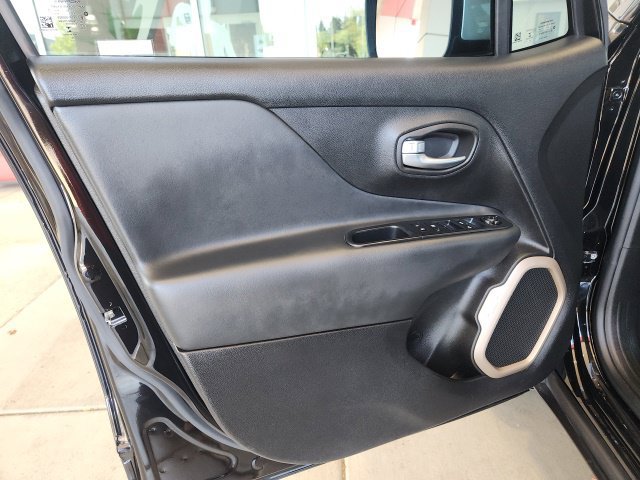Used 2017 Jeep Renegade Limited AWD/4WD image 13