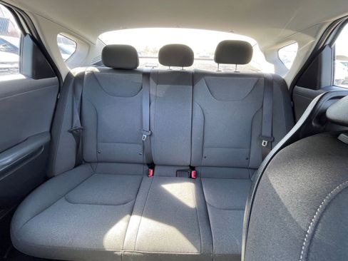 Used 2025 Kia K4 LXS image 37