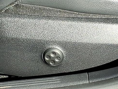 Used 2023 Mercedes-Benz C 300 4MATIC Sedan image 23