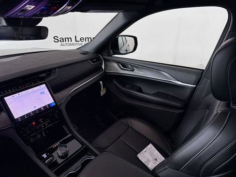 New 2025 Jeep Grand Cherokee L Limited image 24