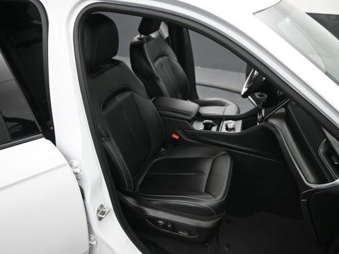 Used 2024 Jeep Grand Cherokee Limited image 19