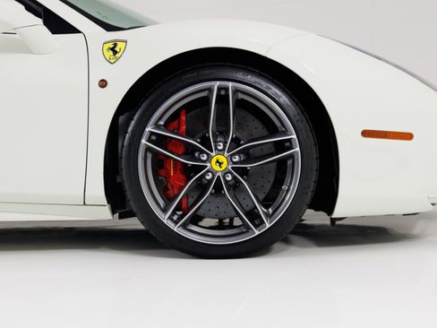 Used 2019 Ferrari 488 Spider image 14