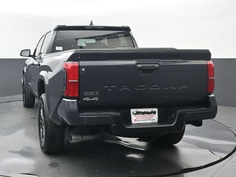 Used 2025 Toyota Tacoma SR5 AWD/4WD image 18