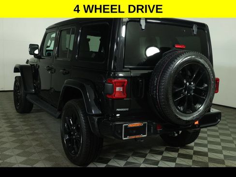 Used 2022 Jeep Wrangler Unlimited Sahara AWD/4WD image 5