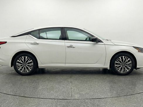 Used 2025 Nissan Altima 2.5 SV image 11
