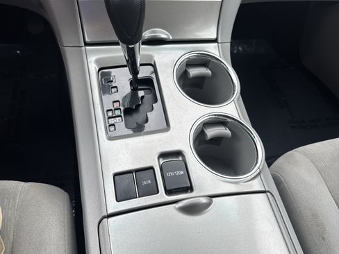 Used 2012 Toyota Highlander FWD w/ Tech Pkg image 18