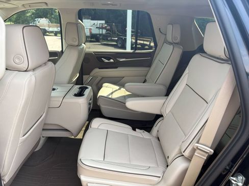 Used 2023 GMC Yukon Denali AWD/4WD image 6