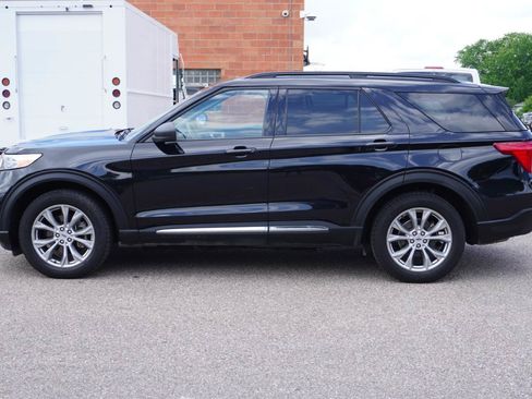 Used 2023 Ford Explorer XLT w/ Equipment Group 202A AWD/4WD image 2