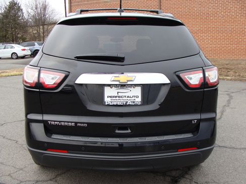 Used 2017 Chevrolet Traverse LT w/ Style and Technology Package image 5