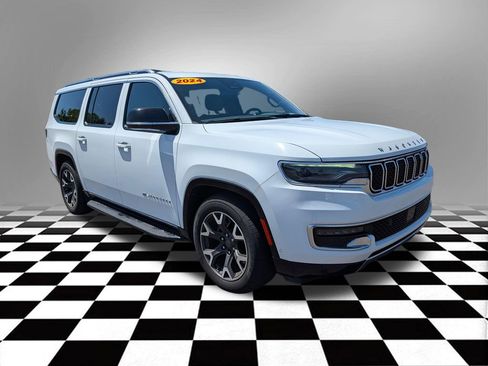 Used 2024 Jeep Wagoneer L Series III w/ Flexible Seating Group AWD/4WD image 5