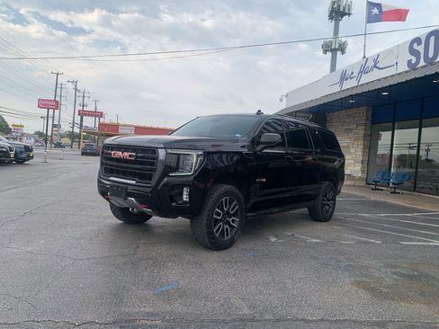 Used 2024 GMC Yukon XL AT4 w/ Technology Package image 4