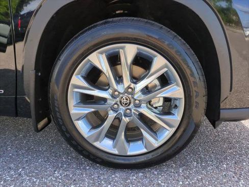 Certified 2026 Toyota Highlander Limited AWD/4WD image 11