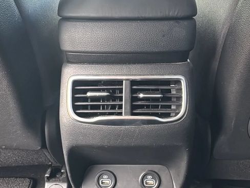 Used 2023 Hyundai Santa Fe SE AWD/4WD image 16