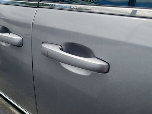 Used 2014 Chrysler Town & Country S FWD image 6