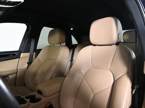Certified 2023 Porsche Macan AWD/4WD image 5